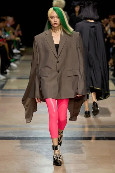 Look 7